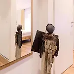 졸리몬트 아파트먼트 *