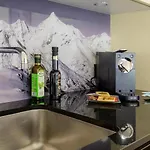 졸리몬트 아파트먼트 *