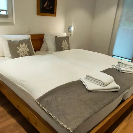 Jolimont Apartment *