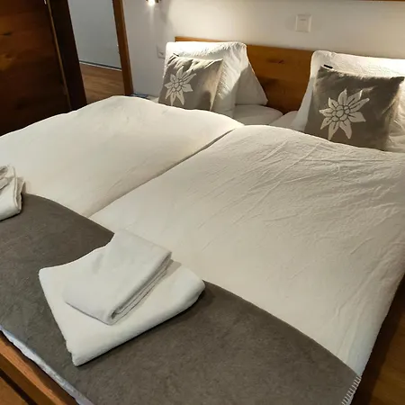 Jolimont Apartment *