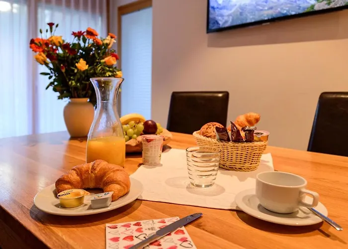 Jolimont Apartment *