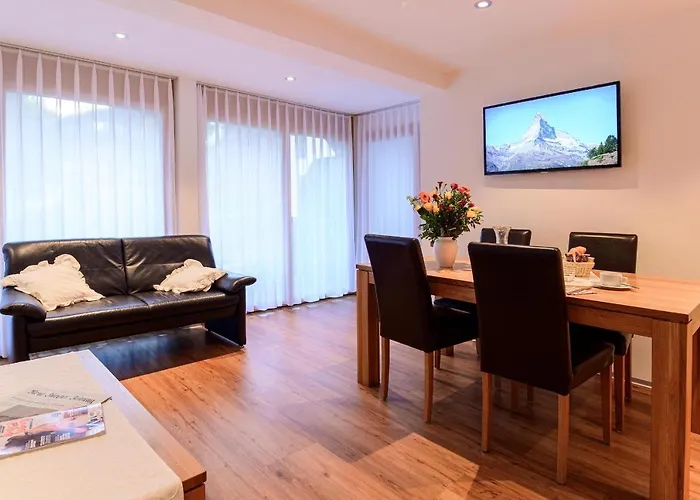 졸리몬트 아파트먼트 *