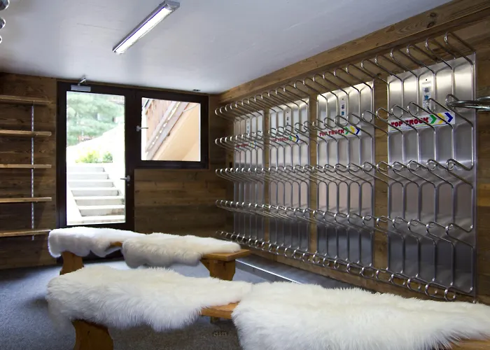 Jolimont Apartment *