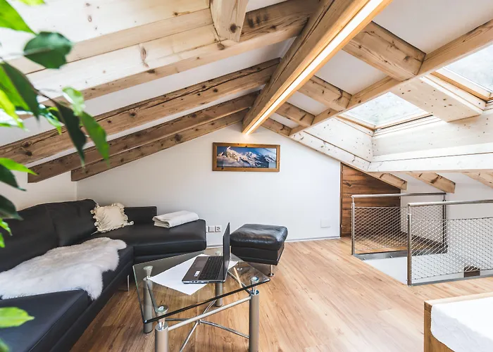 졸리몬트 아파트먼트 *