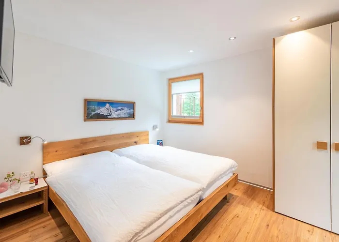 Jolimont Apartment *